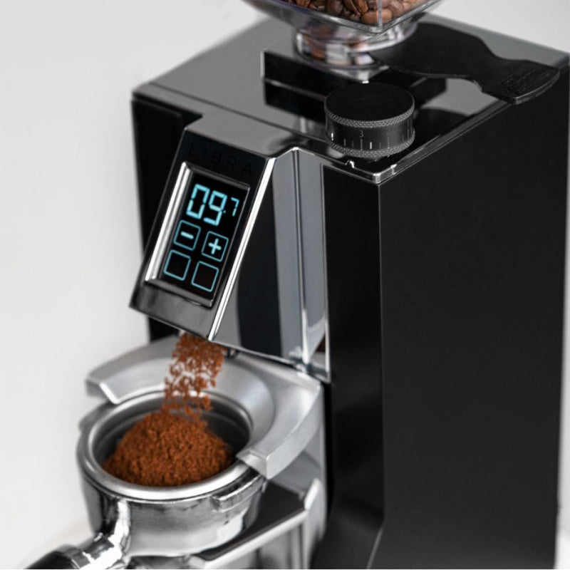 image of grounds being dispensed from Eureka Mignon Libra Coffee Grinder